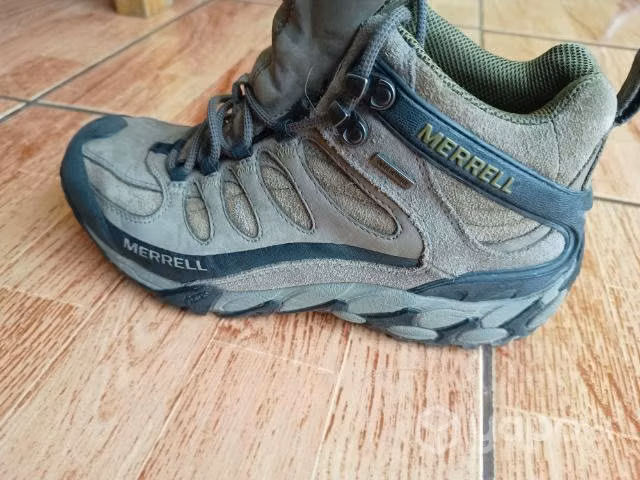 Botines Merrel 41 horma chica usado como nuevos - Imagen 3