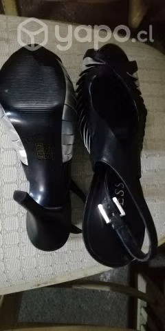 Guess nuevas sandalias de cuero