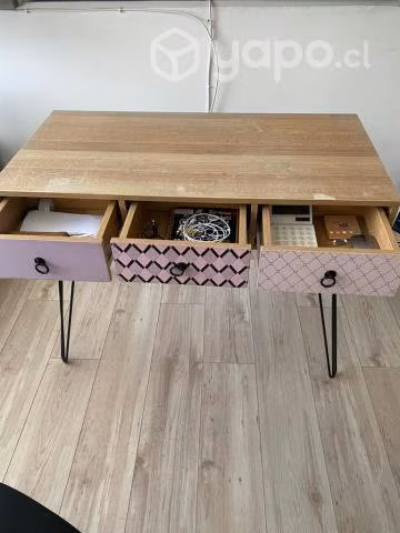 Escritorio ( + silla ergonomica opcional)