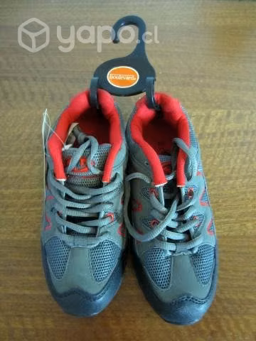 Zapatilla Outdoor Para Niño o Niña Talla 33 Nueva