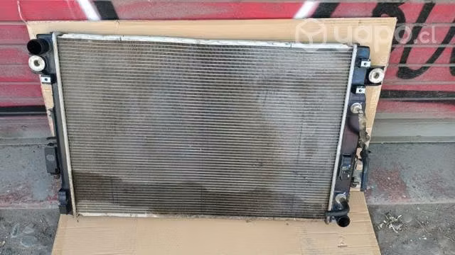 Radiador de agua Nissan np300 original impecable