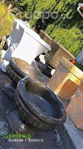 Maceteros y Estatuas