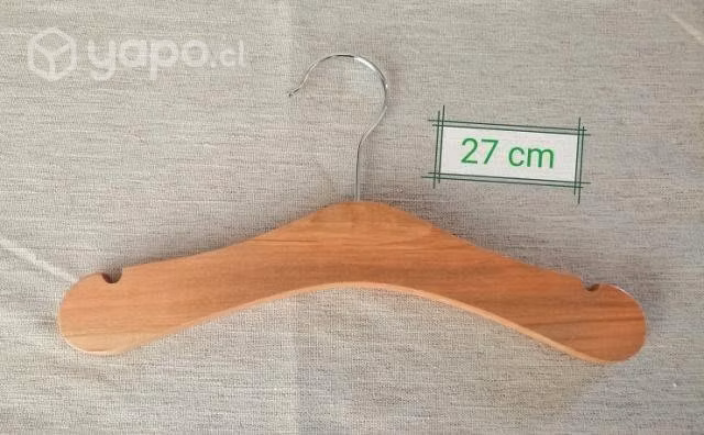 Colgadores de madera para ropa de niño