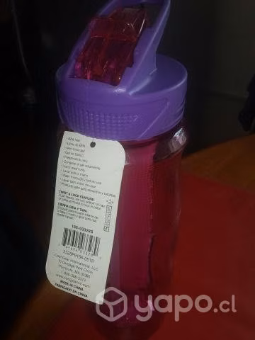 Botella de agua nueva