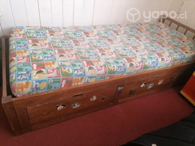 Cama con colchon y dos cajones