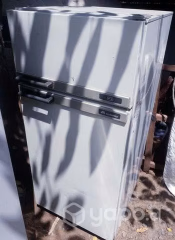 Refrigerador mediano marca mademsa