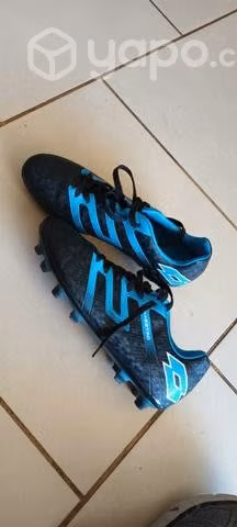 Zapatos de Futbol, Marca Lotto