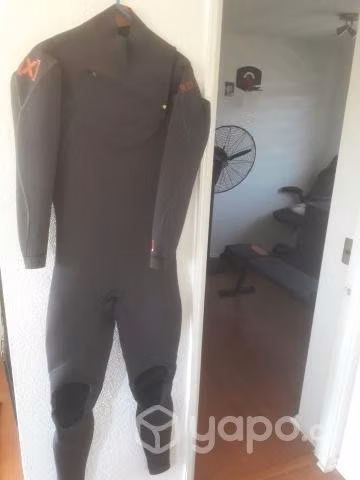 Traje de surf y botines - Imagen 2
