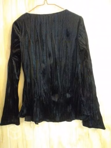 Blusa negra aterciopelada con encajes talla s - Imagen 2