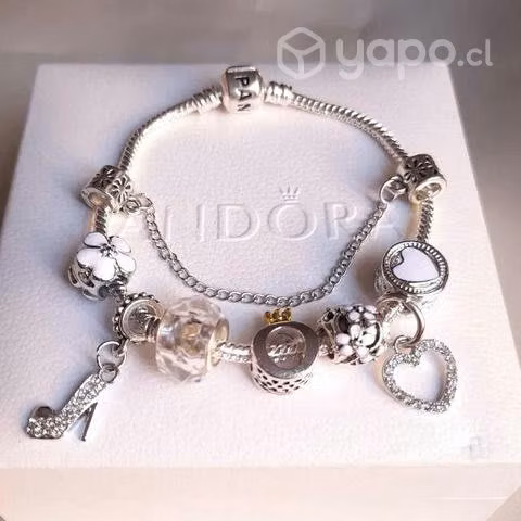 Pulsera Pandora + 8 Charms S925