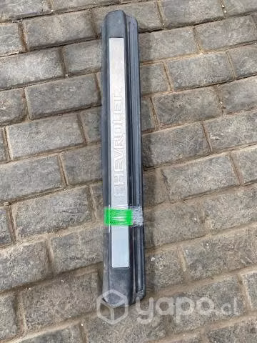 Moldura cubre zocalo delantero izq Chv colorado