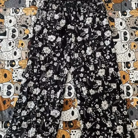 Pantalón diseño Flores marca Aeropostal - Imagen 4