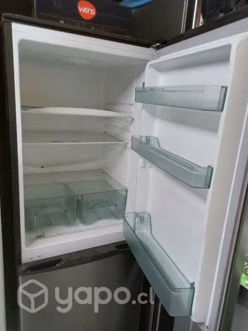 Refrigerador semi nuevo