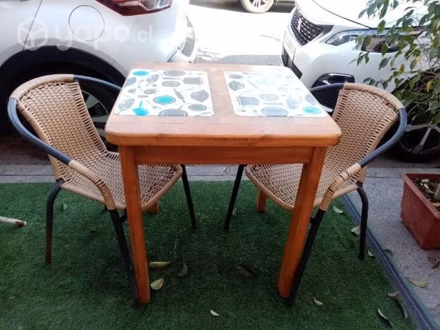 Mesa y sillas