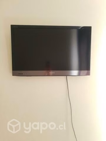 TV Sony Bravia 32' con su control remoto