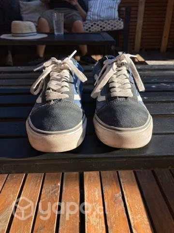 Vans celestes con azul marino casi nuevas