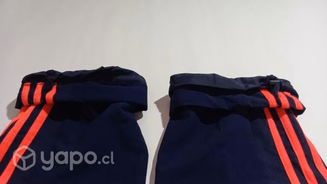 PANTALON DE BUZO ADIDAS color AZUL rayas rojas