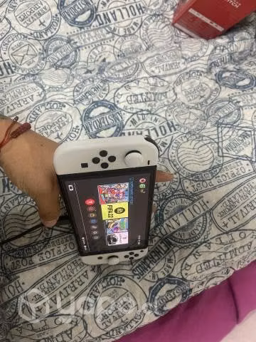 Nintendo switch oled 2 juegos físicos más estuché