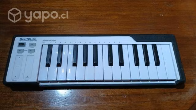 Controlador Midi Arturia Microlab Black