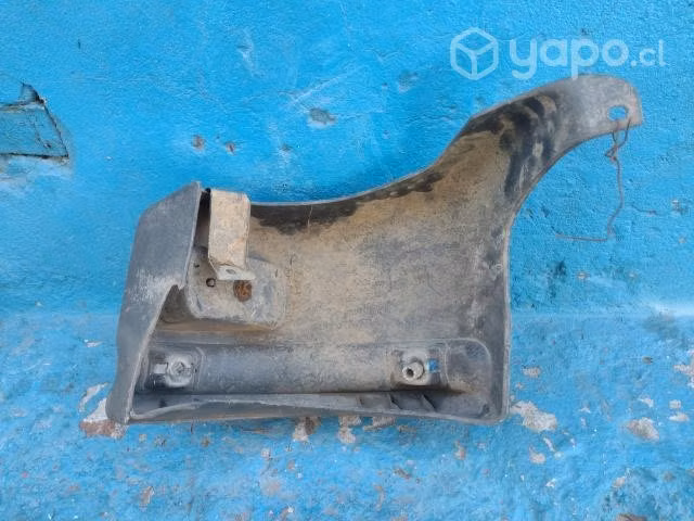 Corner trasero der Mahindra pickup 2008-2017
