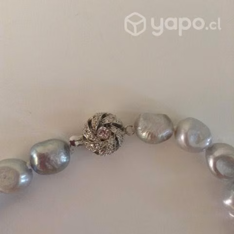 Collar de Perlas grandes Grises De Rio. Con detall
