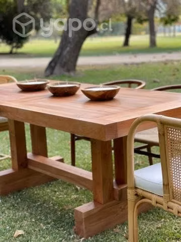 Mesa comedor en Madera (no incluye sillas)