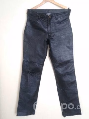 Pantalon 100% cuero Talla M