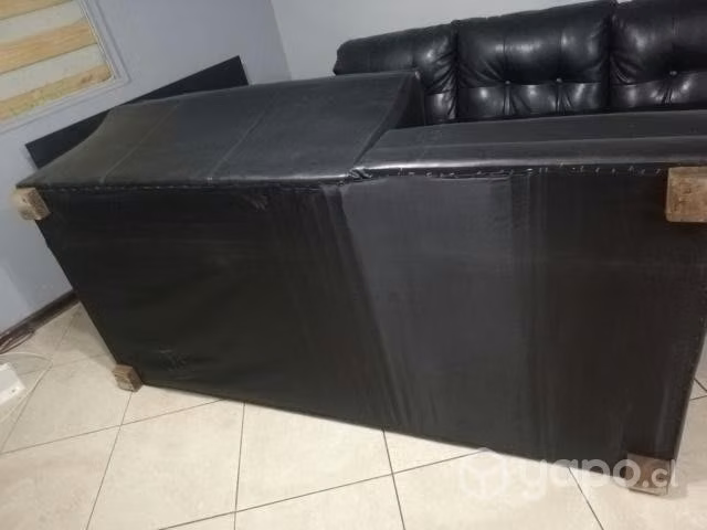Mueble semi cuero en forma de L
