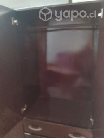 Closet de tres compartimientos.