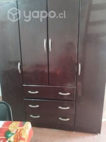 Closet de tres compartimientos. - Imagen 4