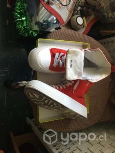 Zapatillas clinicas rojas clearance