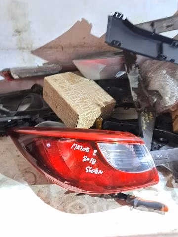Mazda 2 2018 sedan foco trasero izquierdo