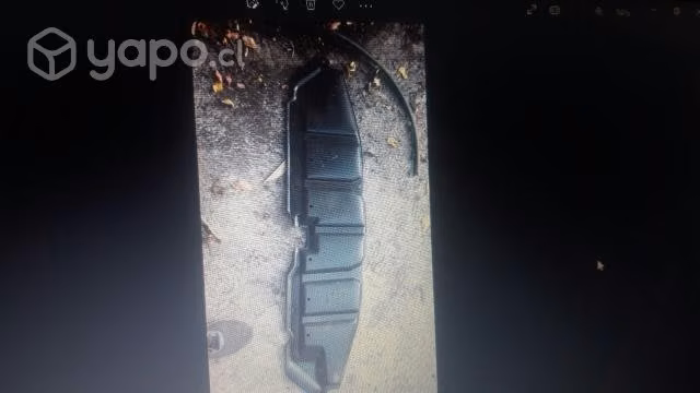 Cubre radiador original Toyota yaris 2012
