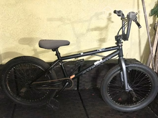 Bicicleta BMX negra Oxford
