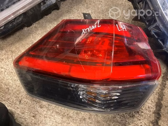 Foco izquierdo Nissan Xtrail 2916 en adelante
