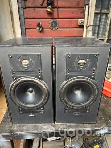 Monitores de estudio Celestion 7