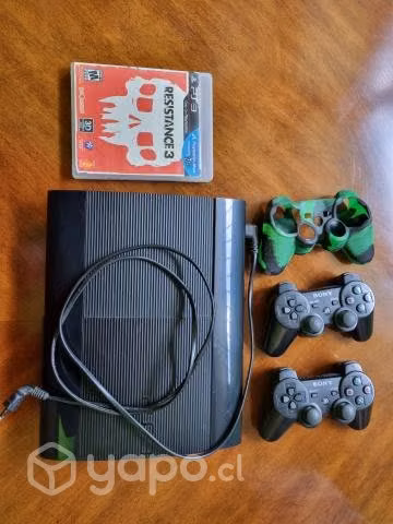 PS3 con 2 controles originales un juego y una goma