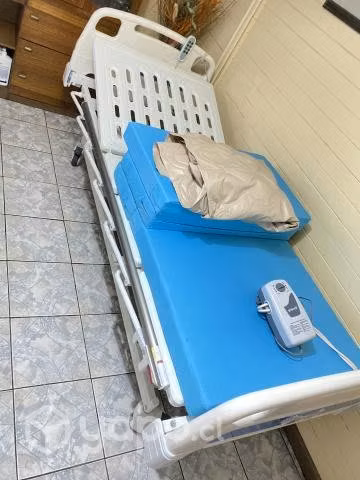 Catre clínico con colchón antiescara