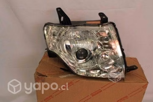 Optico derecho xenon Mitsubishi montero 2016