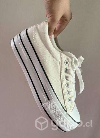 Zapatillas blancas nuevas - Imagen 2