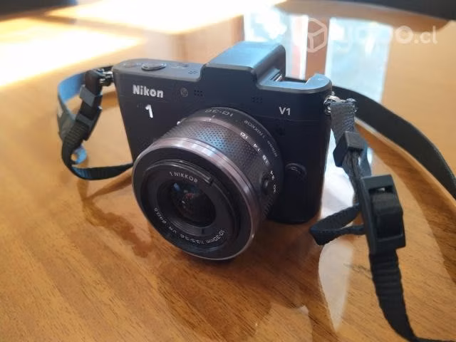 Camara Nikon 1 V1 con lente 10-30mm