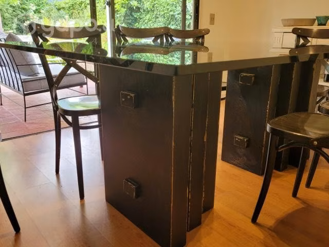 Mesa y sillas de comedor