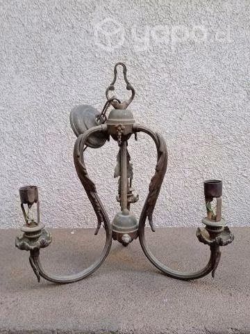 Lámpara de fierro antigua