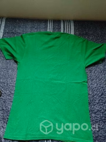 Polera DC verde talla L. Excelente estado - Imagen 2