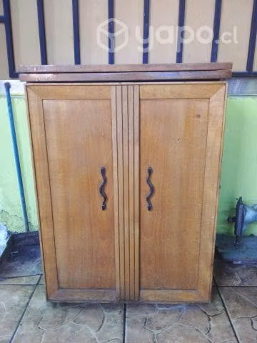 Mueble con máquina de coser Singer