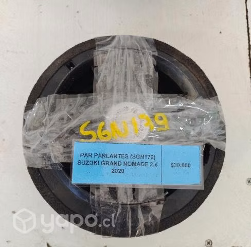 Par Parlantes (SGN179) Suzuki Grand Nomade 2.4 202