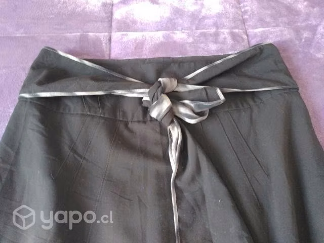 Falda negra con roson - Imagen 2