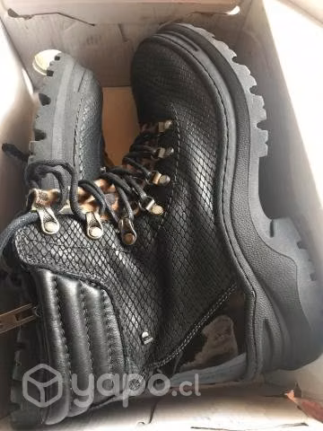 Botines marca Pollini, N* 40
