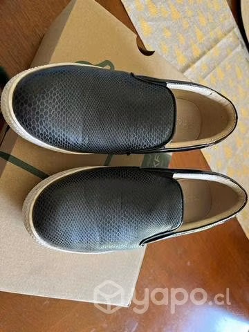 Zapatos opposite