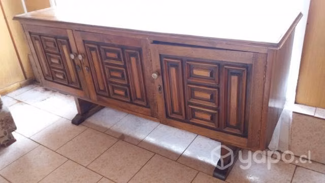 Mueble antiguo estilo quiteño